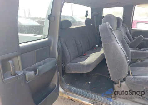 1999 Chevrolet Silverado 2500 Ls z USA, uszkodzony, nr VIN 1GCGK29U3XE190867